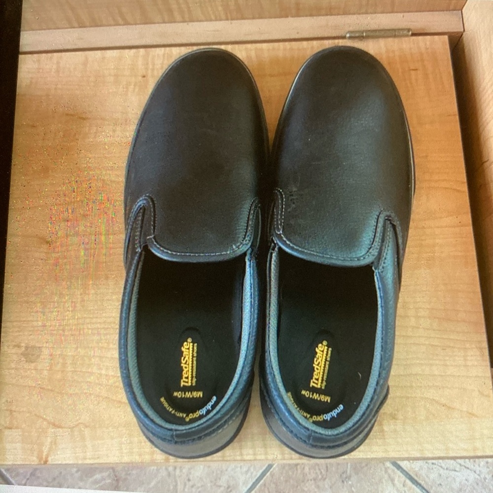 NWOT tredsafe shoe